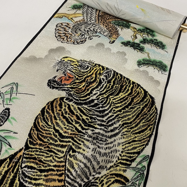 SCROLL Tiger and Eagle - Flocked Silk 